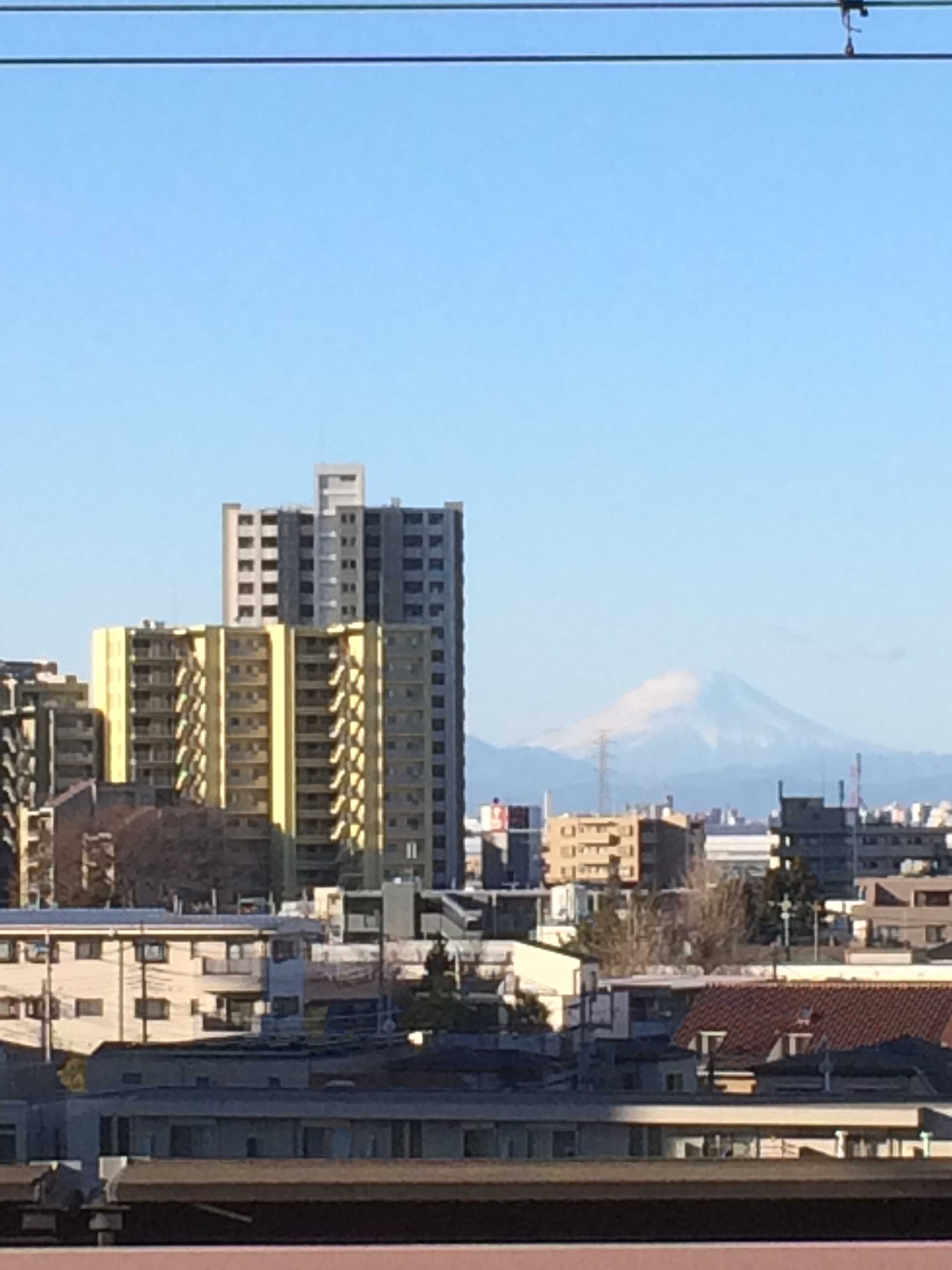 武蔵浦和駅から富士山を望む