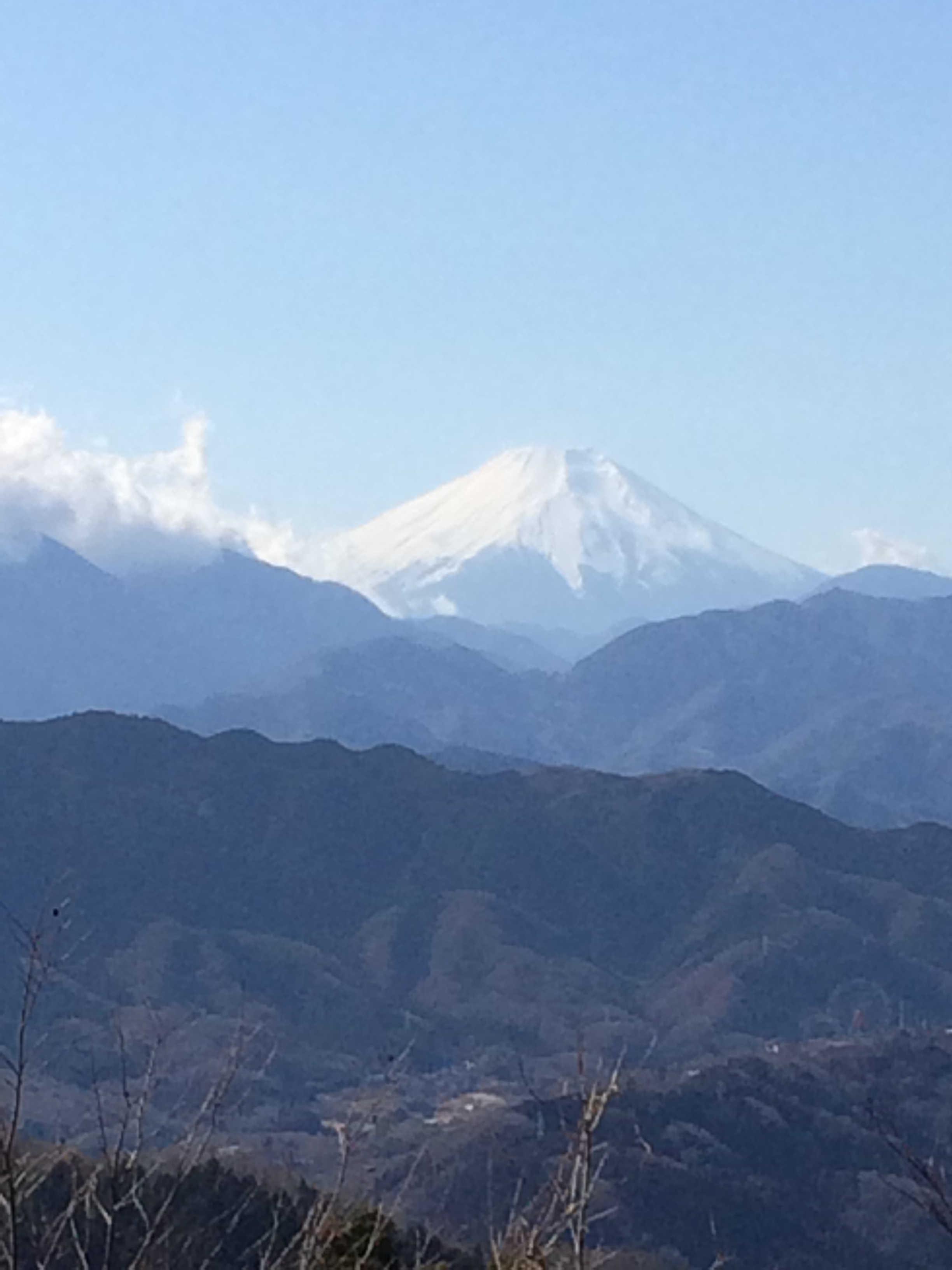 高尾山山頂から富士山を望む