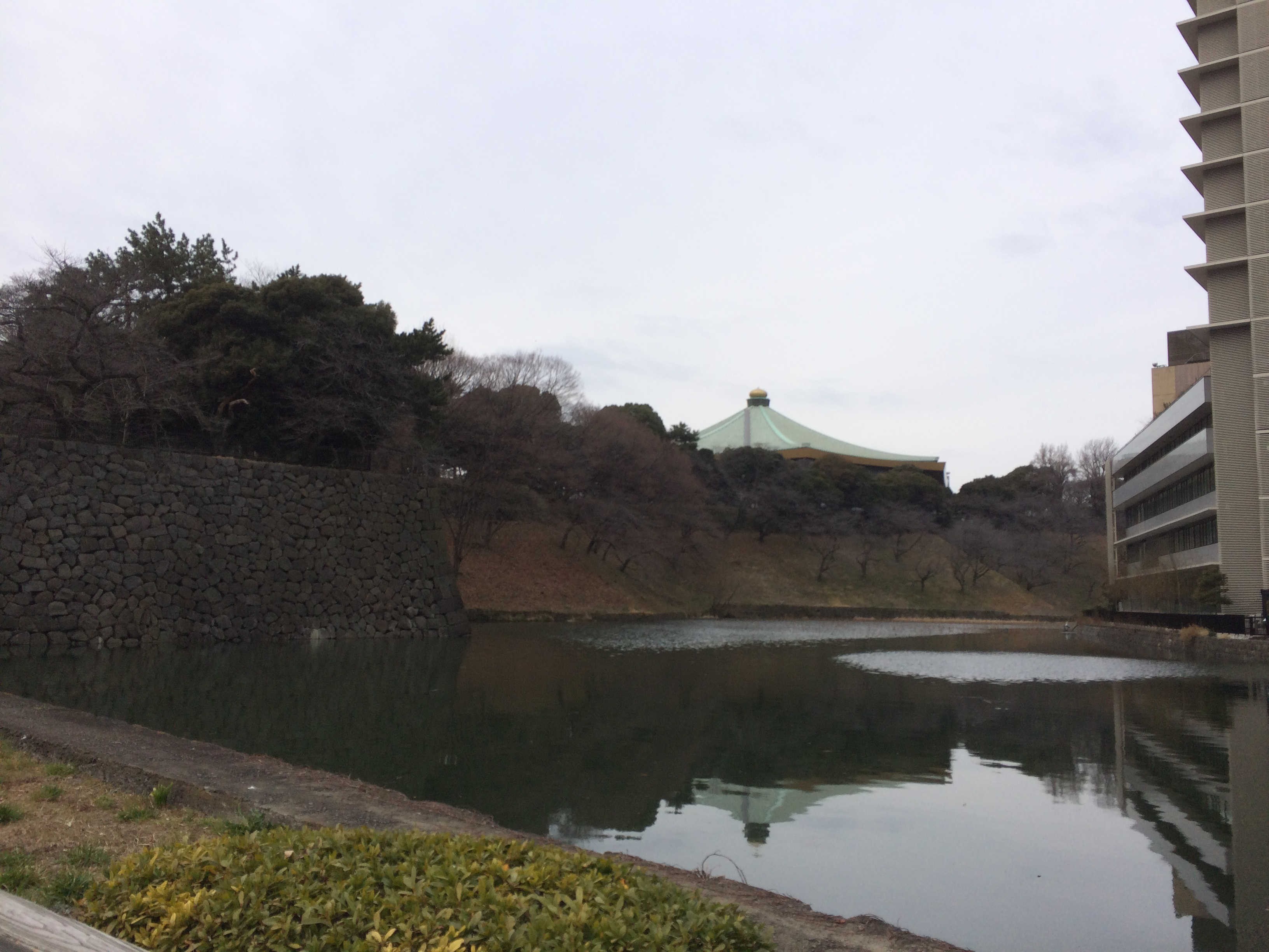 清水門から日本武道館を望む