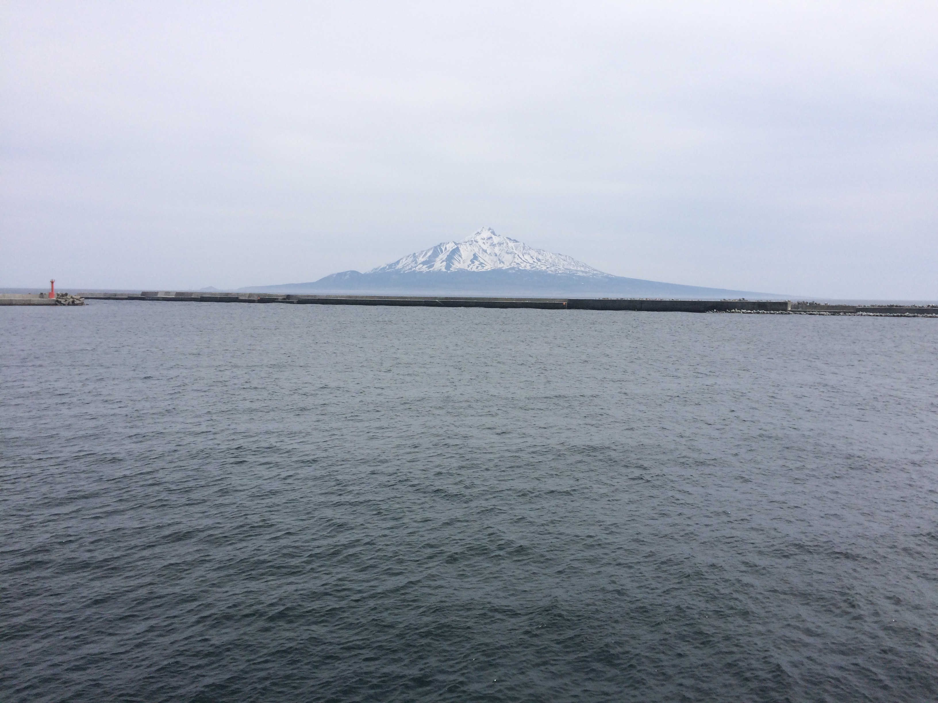  ハートランドフェリー（礼文島→利尻島）から利尻富士 