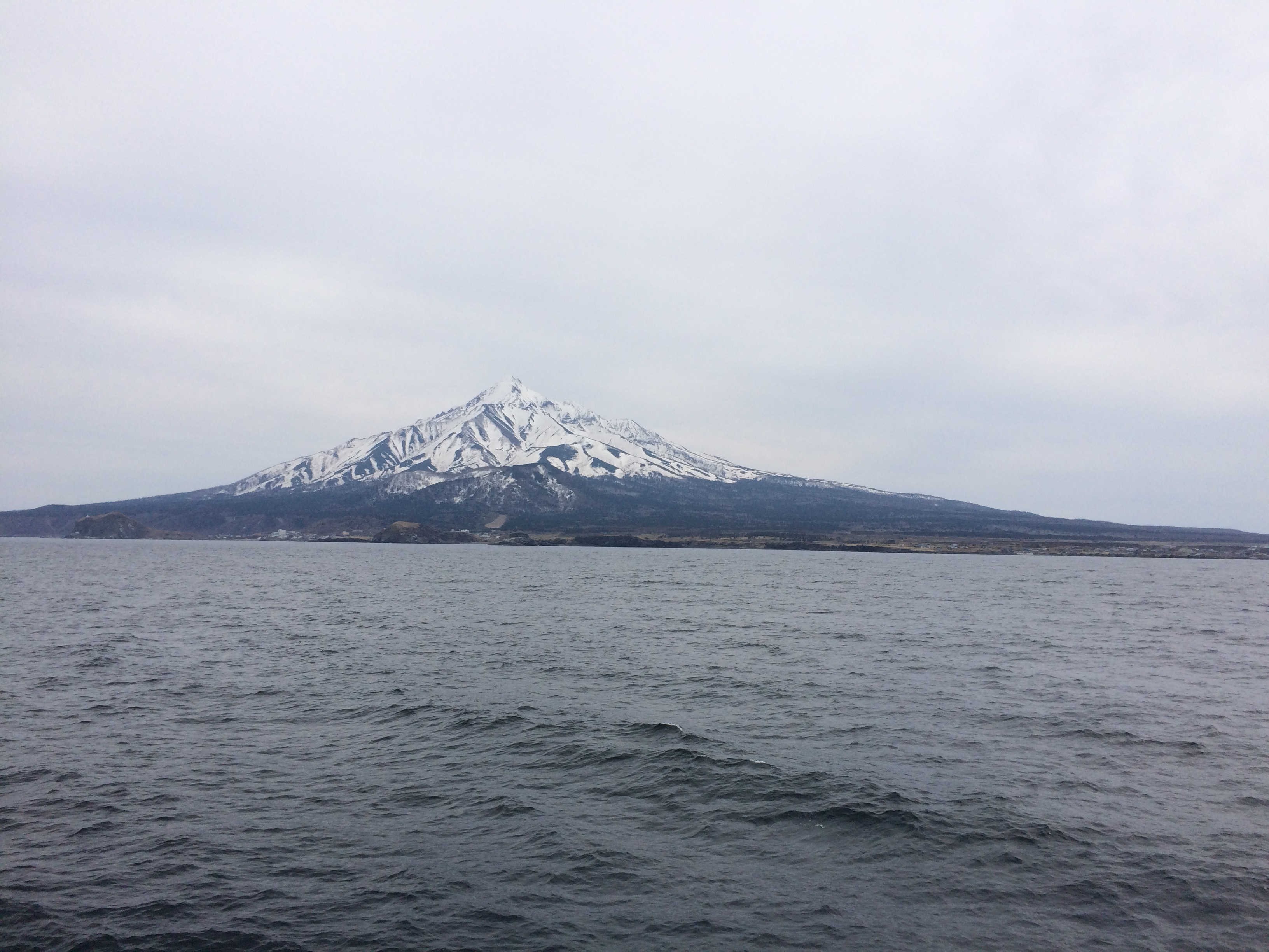 ハートランドフェリー（礼文島→利尻島）から利尻富士     