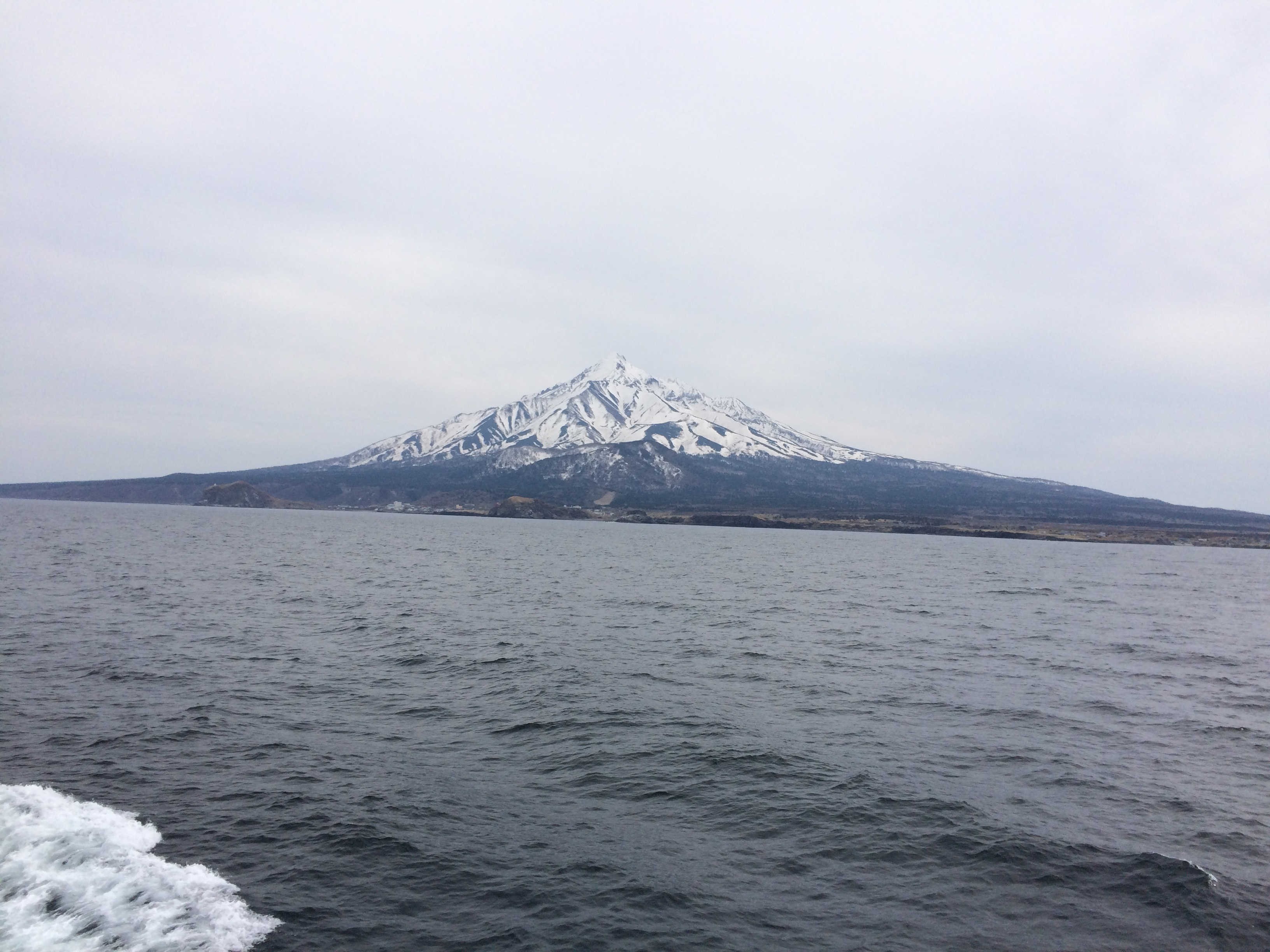 ハートランドフェリー（礼文島→利尻島）から利尻富士     