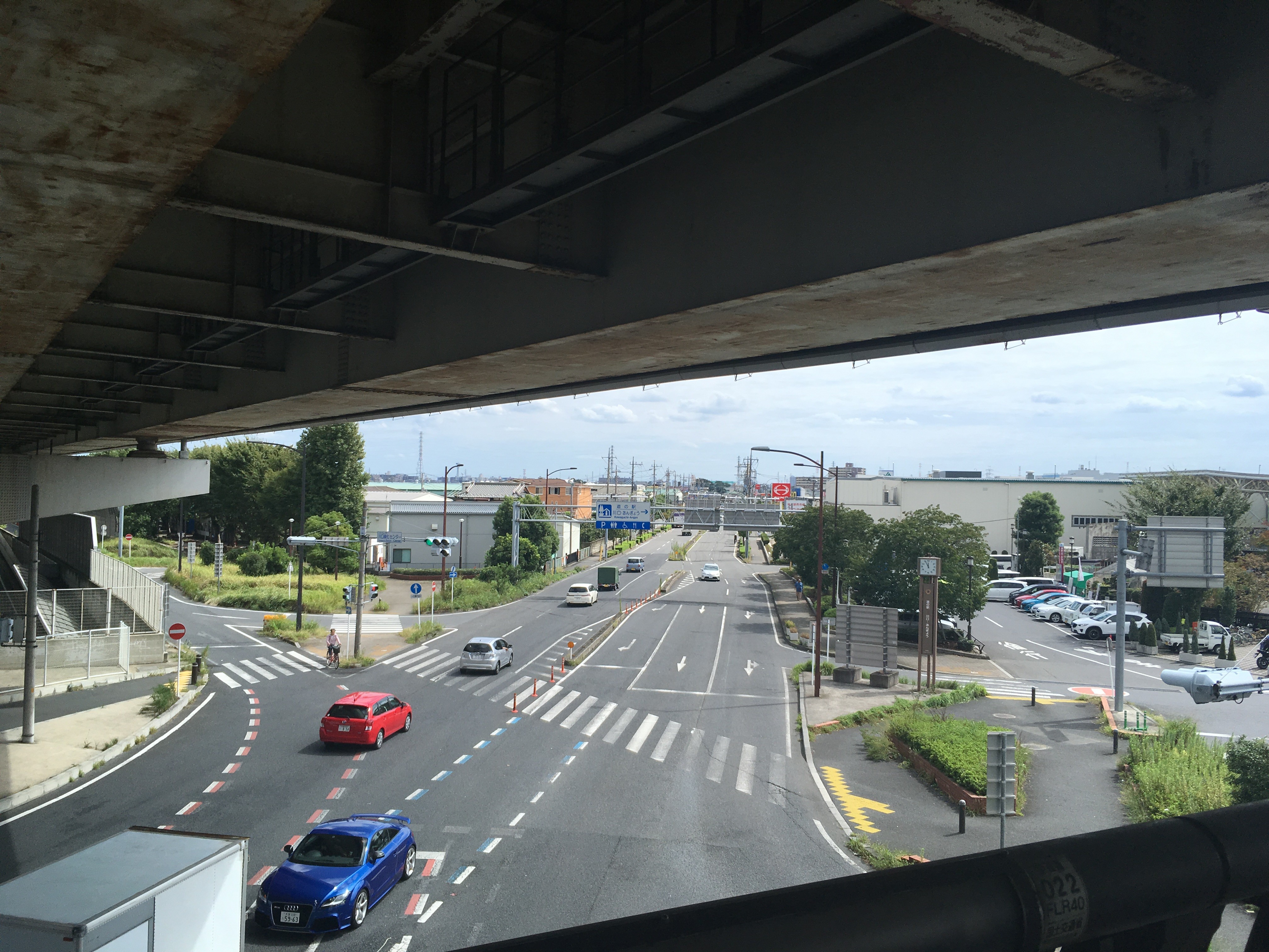 東京外環自動車道陸橋