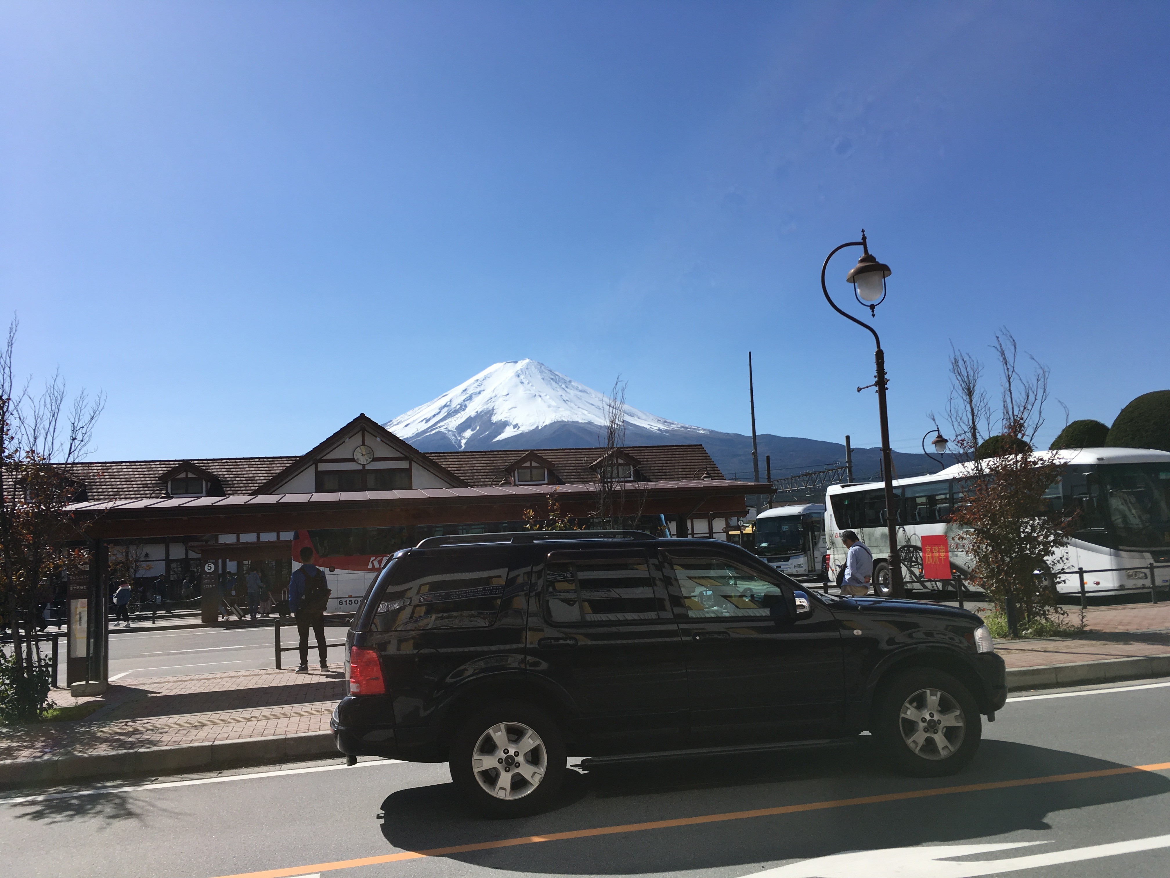 河口湖駅前から富士山を望む
